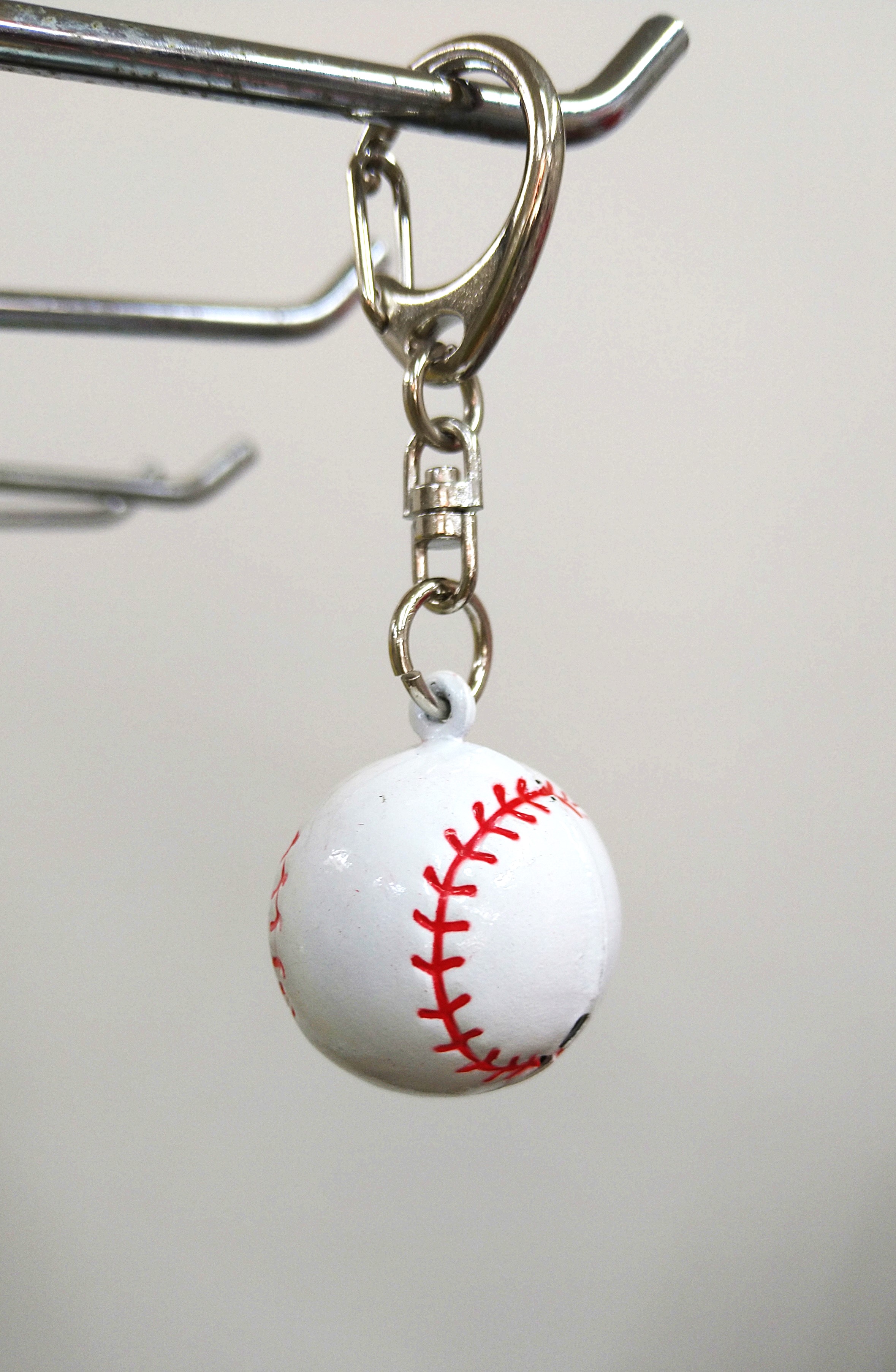 Carp 野球ボール型キーホルダー アクリルキーホルダー 野球ボール柄 | スポーツ雑貨の通販