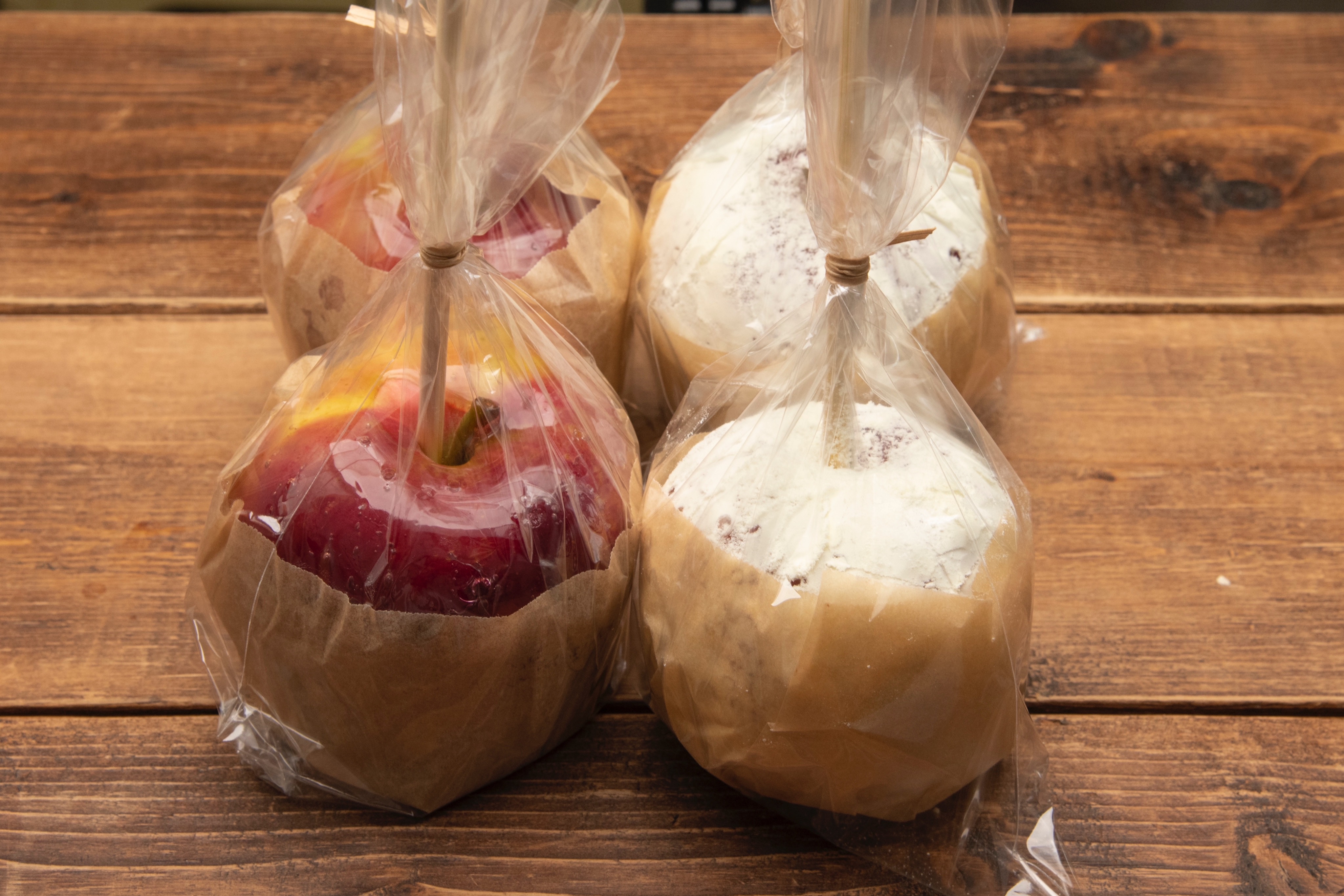 ⭐アメリカンカントリー雑貨♥️木製まん丸りんごのおめかし家族②✳️トレー付き✳️ ⭐アメリカンカントリー雑貨♥️木製まん丸りんごのおめかし家族②