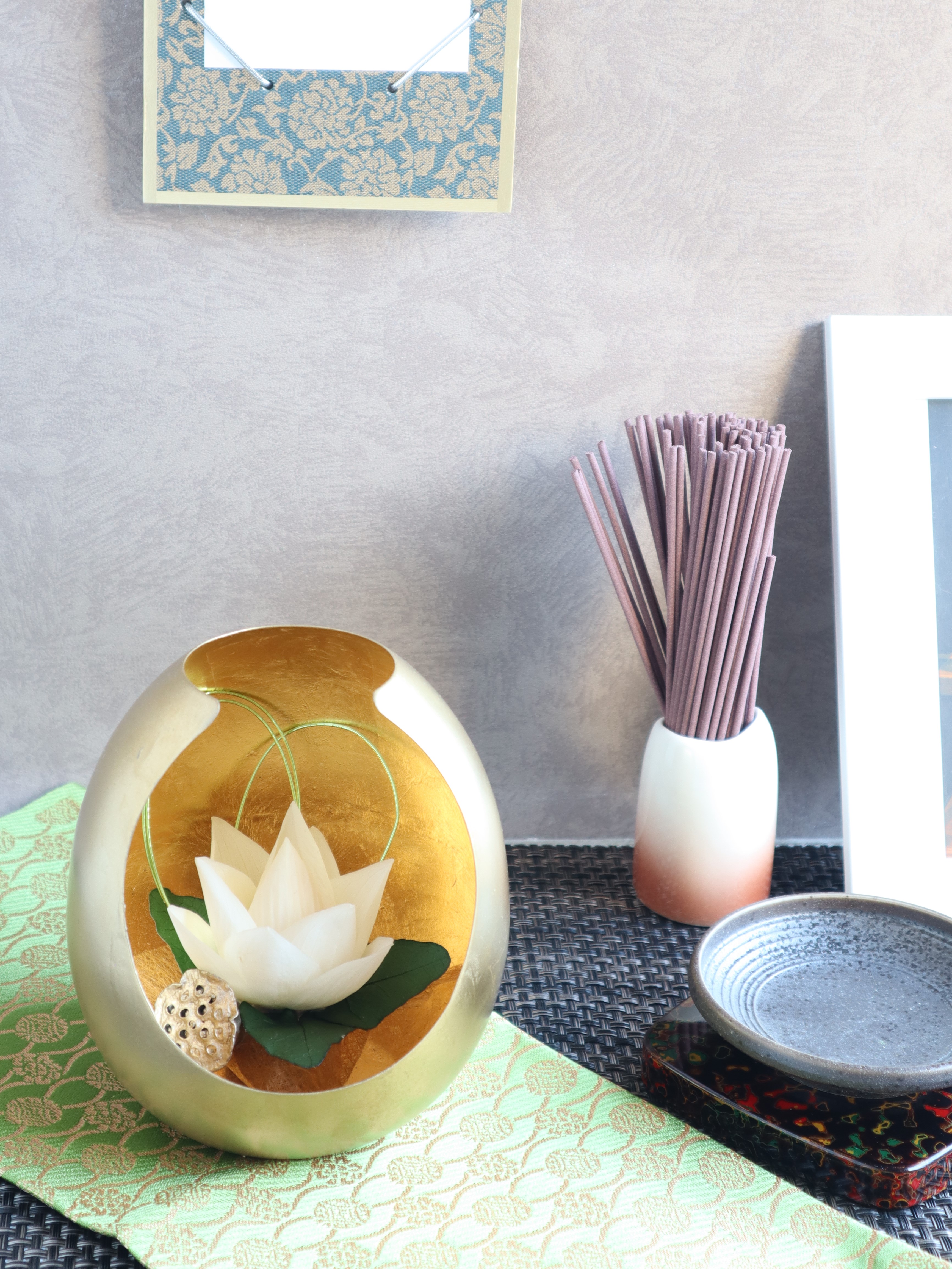 蓮の趣S ゴールド×白蓮 | アトリエ・モノ ストア