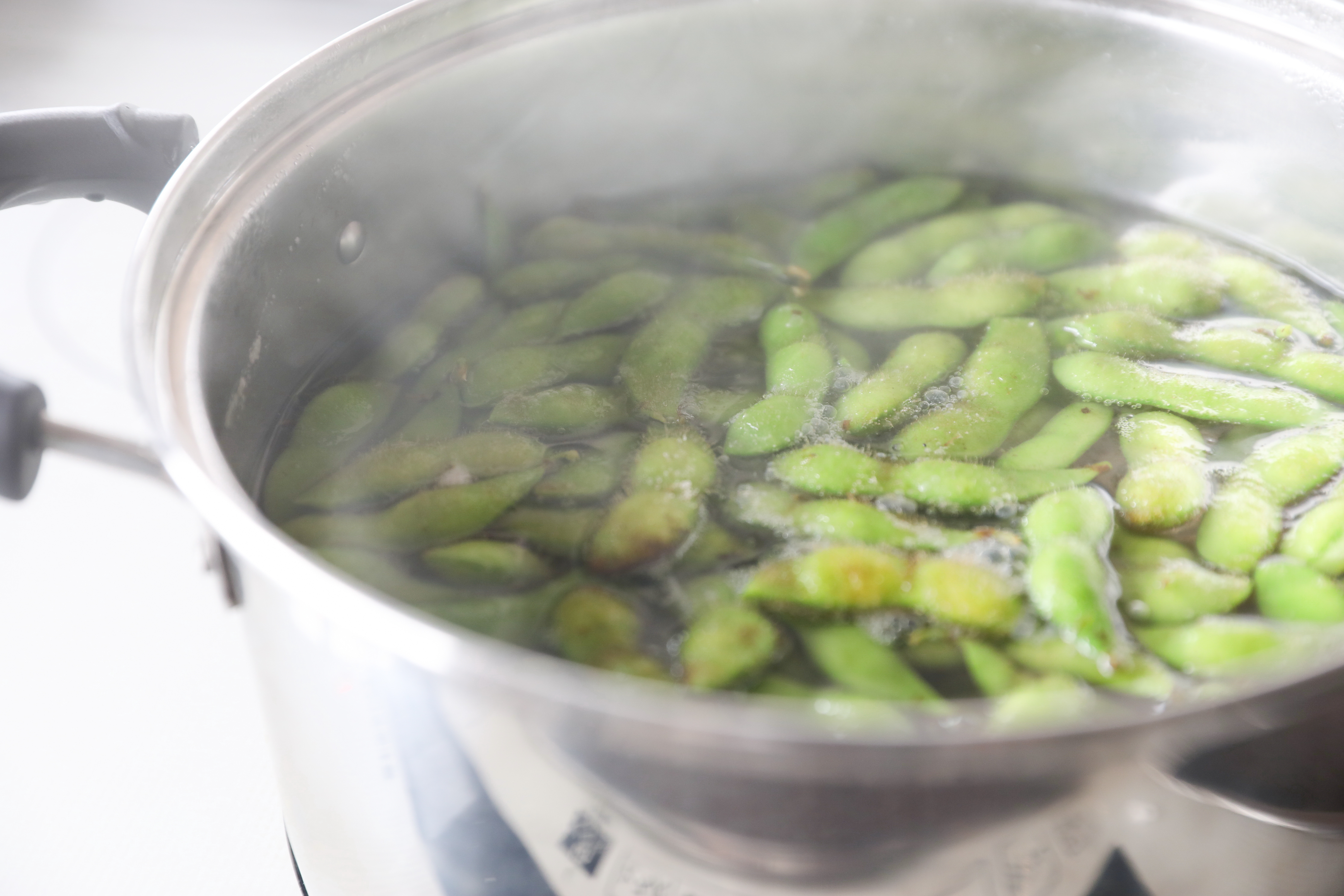 庄内産あんちゃ豆をゆでている様子