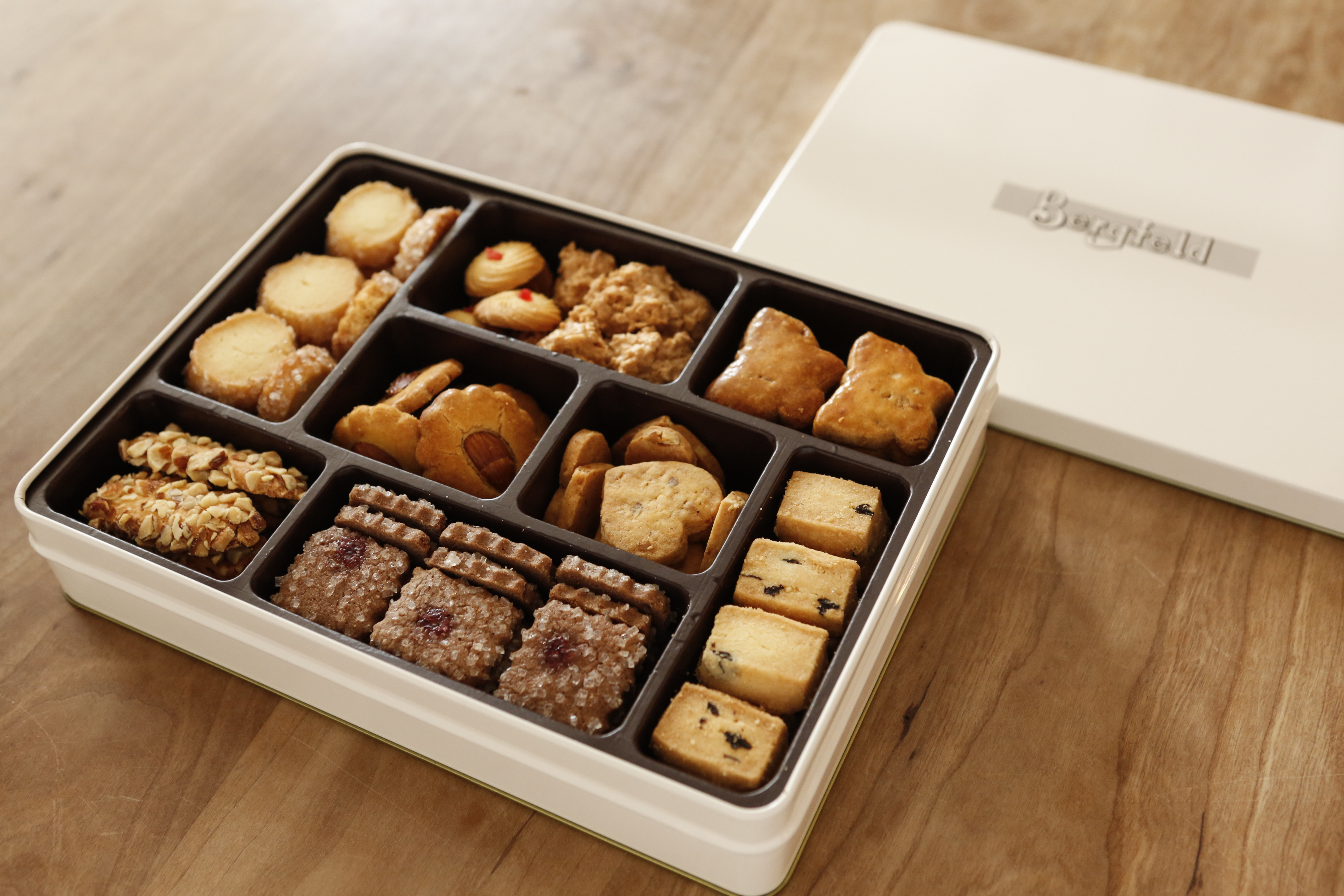 クッキー　0507 三日月型貼り箱にクッキー7種類詰め合わせ☆ スイーツ・お菓子・パン