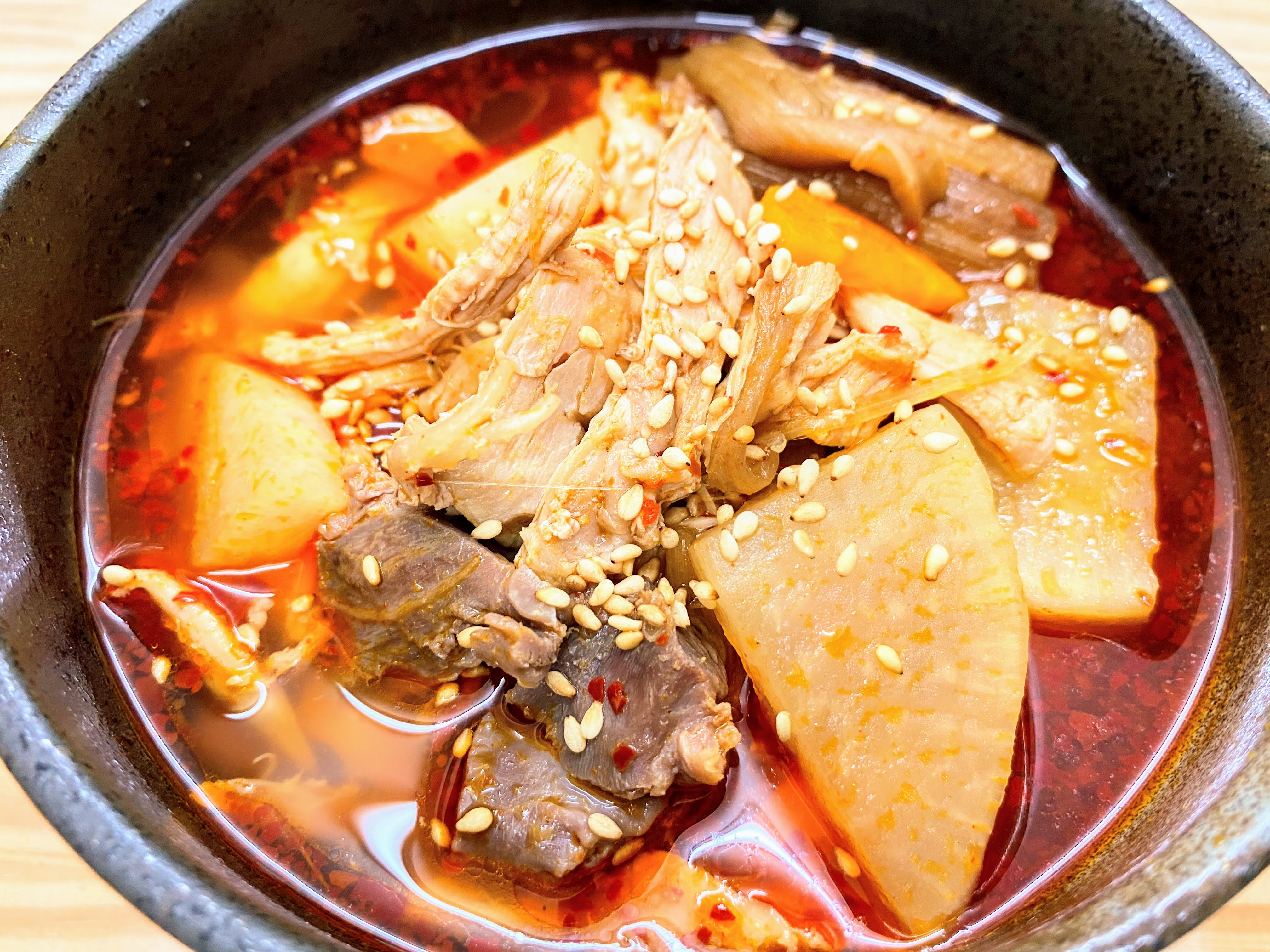 極上もつ煮込み 松モッちゃん 鶏肉のピリ辛スープ | 有限会社 松本酒店