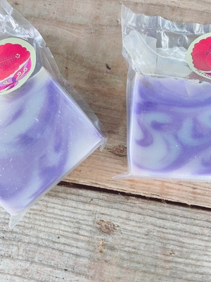 ユートピアファーム限定！ブーゲンビレアの石鹸（紫）