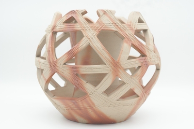 伊勢﨑　競 作　備前　ヒダスキ透かし花入(桐箱後日）