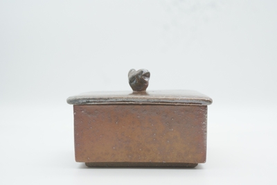 伊勢崎　競 作　備前　雀陶筥