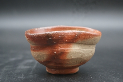 伊勢崎　競 作　備前　ヒダスキ沓ぐい呑