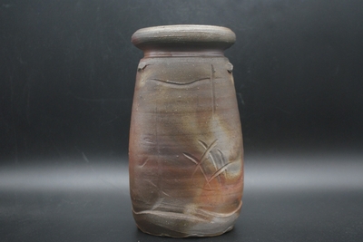 伊勢崎　競 作　備前　耳付花入