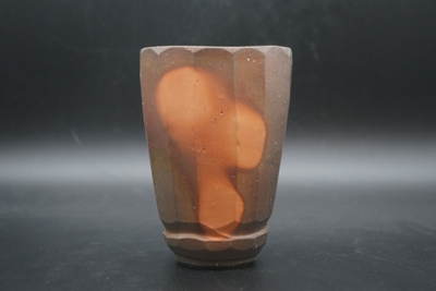 伊勢崎　競 作　備前　窯変面取麦酒吞