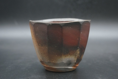 伊勢崎　競 作　備前　面取焼酎呑