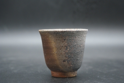 伊勢﨑　州 作　備前　ぐい吞