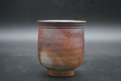 伊勢﨑　州 作　備前　湯呑