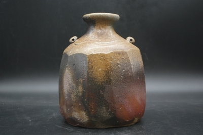 伊勢崎　紳 作　備前　面取徳利花入