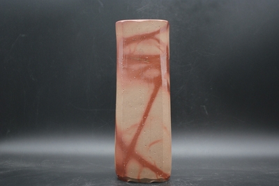 伊勢崎　紳 作　備前　緋襷面取花入