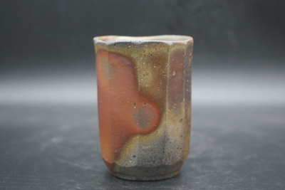 伊勢崎　紳 作　備前　窯変面取湯呑