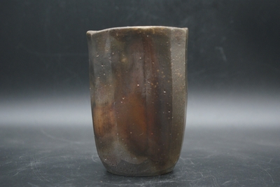 伊勢崎　紳 作　備前　面取麦酒呑