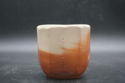 伊勢崎　紳 作　備前　緋襷面取焼酎呑