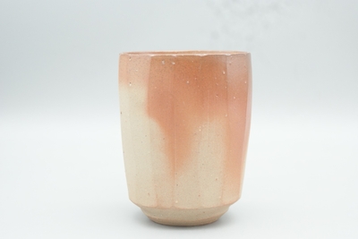 伊勢﨑　州 作　備前　緋襷面取長湯呑