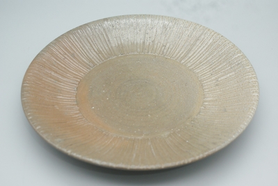 伊勢崎　紳 作　青備前　鎬皿