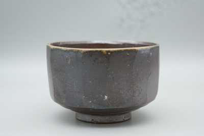 伊勢﨑　州 作　備前　面取茶碗