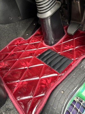 【金華山フロアマット　運転席のみ】ビニール付き綿入りキルト仕様でフカフカ♪（コスモスエンジ）ダークレッド