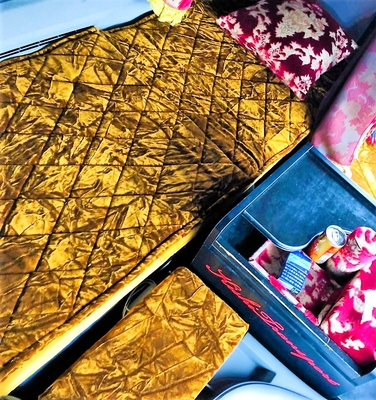 【キルトベッドマット　60&times;220ｃｍ】綿入り両面金華山生地の贅沢仕様♪（チンチラゴールド）