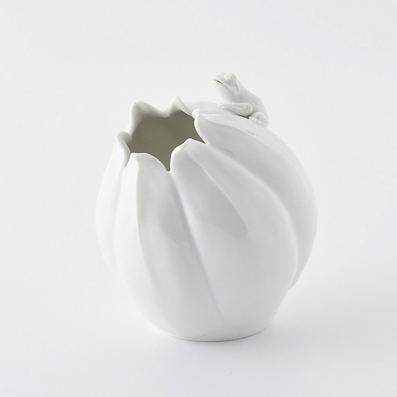 中里しんや】つぼみ蛙 花瓶 | 三川内焼オンライン・ショップ