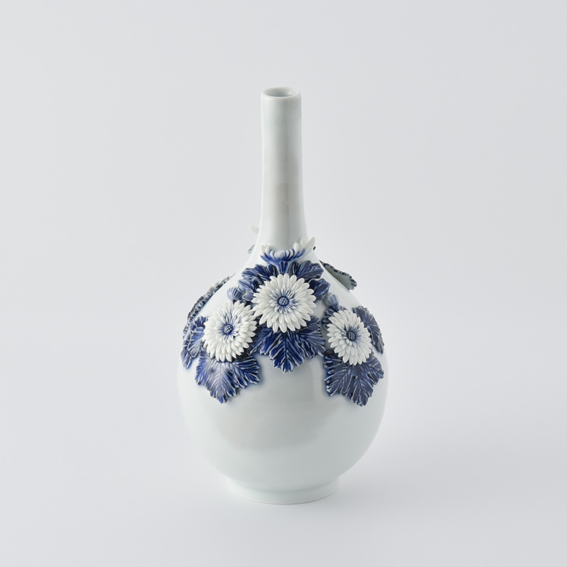 平戸洸祥団右ヱ門窯】平戸菊花飾鶴首花瓶（菊五輪）［登り窯焼成