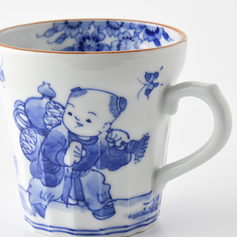 陶房義窯】染付唐子絵手造りマグカップ | 三川内焼オンライン・ショップ