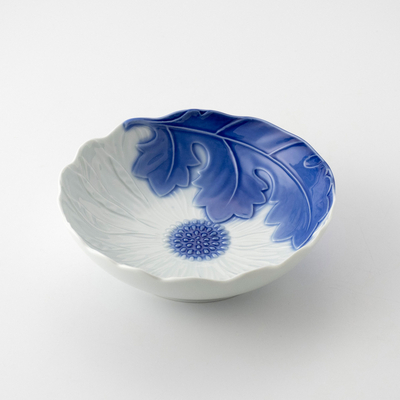 【嘉久正窯】菊 陽刻５寸皿 瑠璃