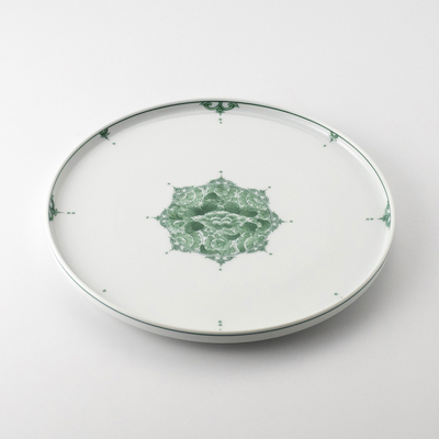 【平戸松山窯】［悠シリーズ］間取り牡丹唐草 24cmプレート（クロム）」