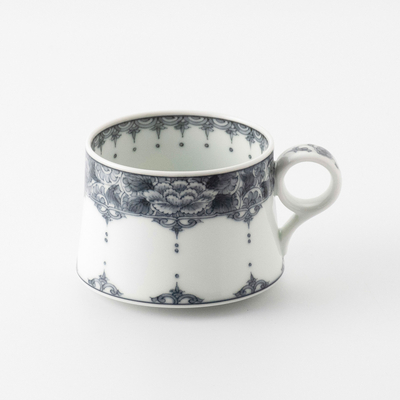 【平戸松山窯】間取り牡丹唐草　マグカップ　墨呉須