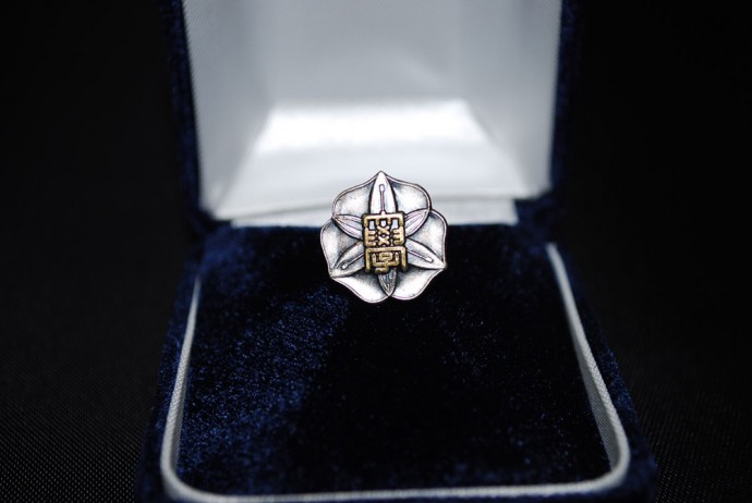 エンレイ草ピンバッジ | 北大オリジナルグッズ