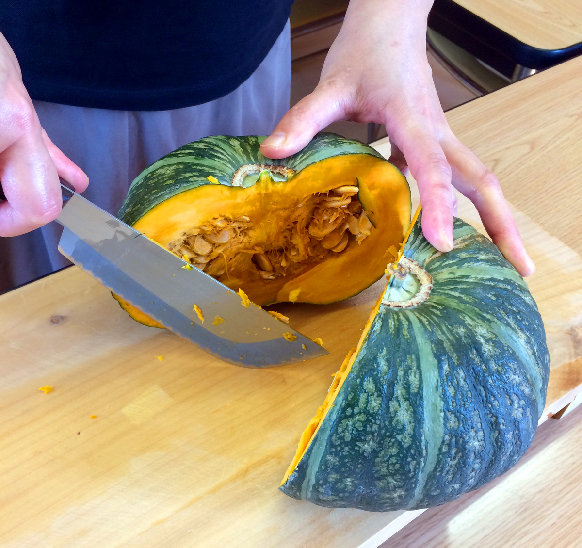 江戸菊水 楽々カボチャ切庖丁 150㎜ ｽﾃﾝ特殊鋼割込 ローズ柄付 | 澤