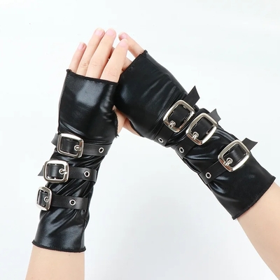 Ｖ系アームウォーマー　レザーグローブ　３連ベルト 　黒　ゴシック　メンズ　ユニセックス　ヴィジュアル系　バンドファッション　ビジュアル系　パンク　ロック　アームカバー　インポート