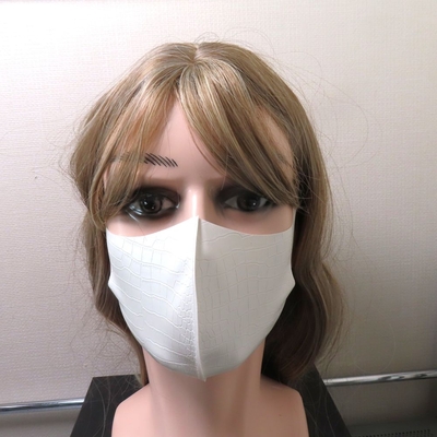 フェイクレザーマスク　Ｖ系　ホワイト　クロコダイル柄　光沢　薄手　ファッションマスク　フェティッシュ　ユニセックス　ヴィジュアル系　ビジュアル系　モード系　ゴシック　パンク　ロック