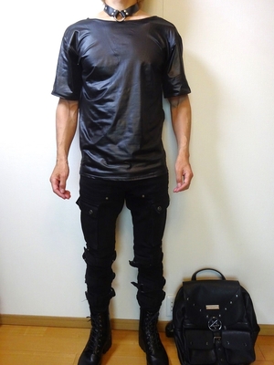 半袖ビニールTシャツ　前後UVネック　インポート　光沢　黒　フェイクレザー　メンズ　ユニセックス　ヴィジュアル系　ビジュアル系　Ｖ系　パンク　ロック　ＰＶＣ　ゴシック　ＰＵ　衣装　バンド 