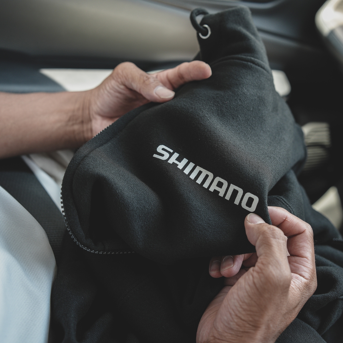 SHIMANO Big Logo Zip-up Hoodie – Black | シマノショップ