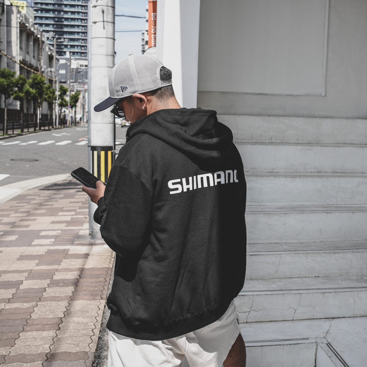 SHIMANO ブラック ジップアップ SHIMANO Big Logo Zip-up Hoodie – Black | シマノショップ