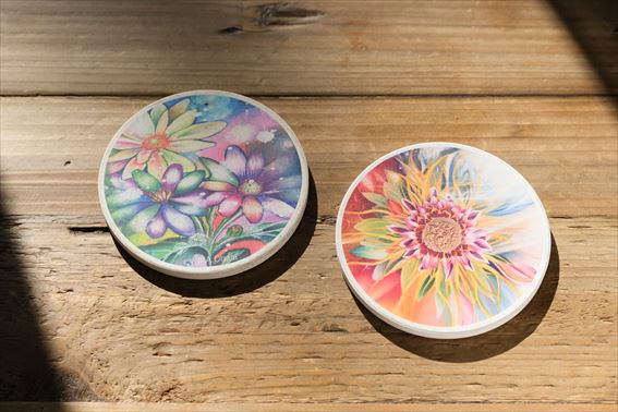 Message~菊の花~」白雲石吸水コースター円形 | YUKAOhara