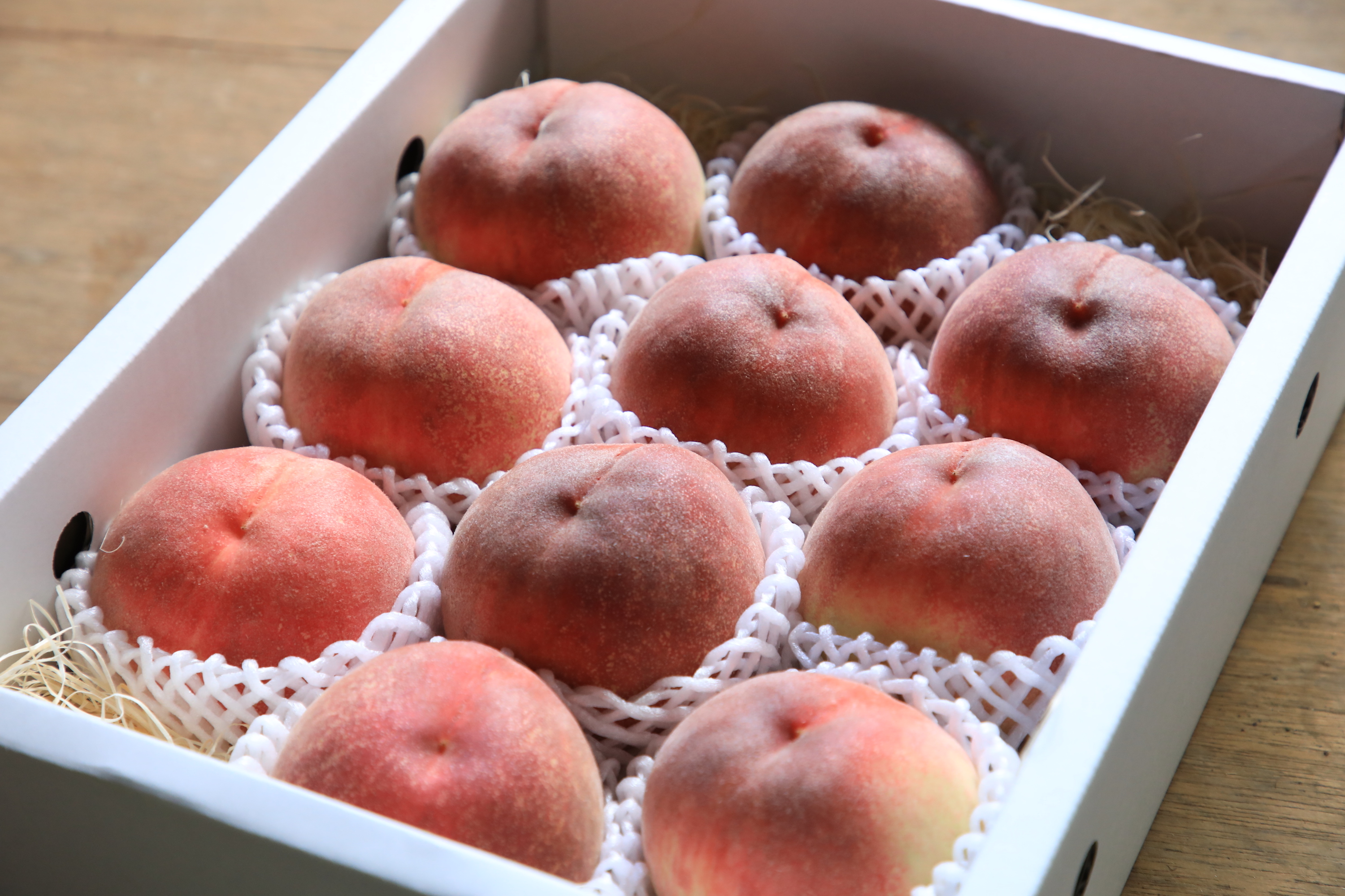 冷蔵便】特選桃（3kg箱入り） （日本全国対象） | 尾崎桃太郎ファーム