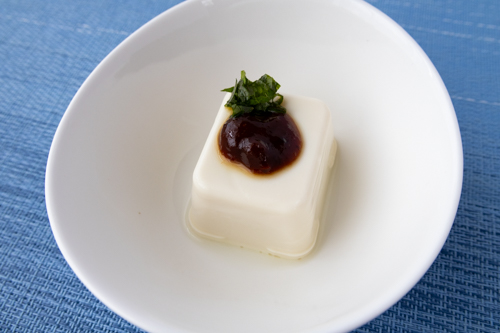 冷ややっこにたこみそをのせた食べ方