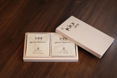 文菜華オリジナル烏龍茶　静岡産無農薬栽培“紅富貴” ロゴ付き木箱入りティーバッグ10個入