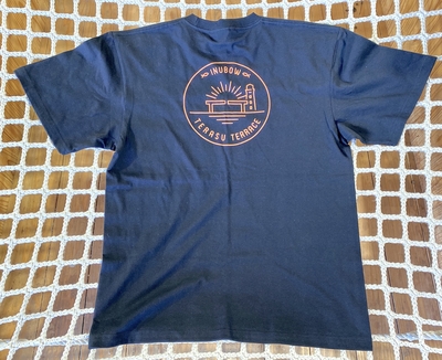 【オンラインショップ限定デザイン】犬吠テラステラスオリジナルTシャツ　BLACK&times;ＯＲＡＮＧＥ