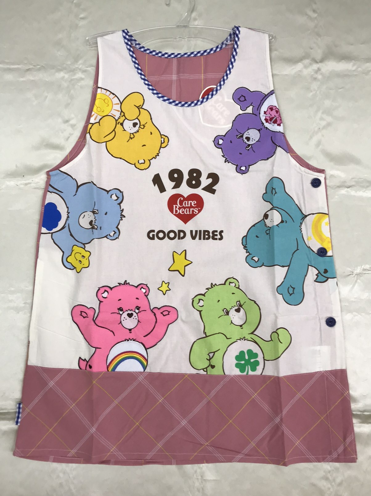 保育士 幼稚園ケアベア エプロン CareBears - 新品タグ付※ケアベア 保育士エプロンの通販 by
