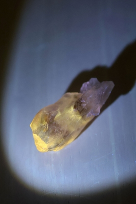 発光ゴールデンファントムアメシスト（原石２）