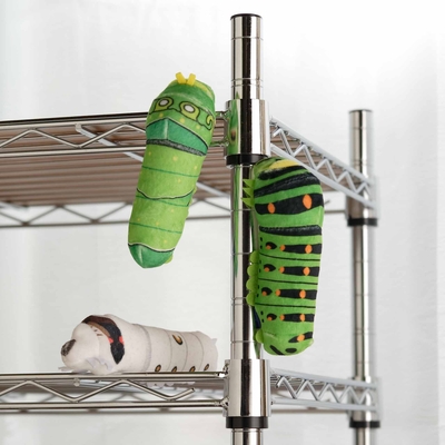 ふわふわイモムシのぬいぐるみ（マグネット付き）