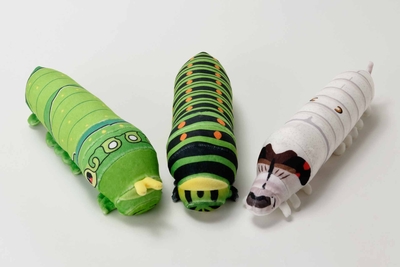 ふわふわイモムシのぬいぐるみ