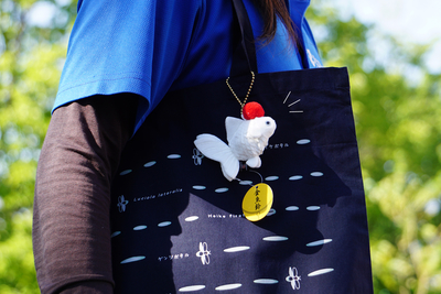 【764】金魚のチャーム／キーホルダー／ペンダント キーホルダー 金魚 風水 ペンダントトップ 真鍮 アンティーク 金運