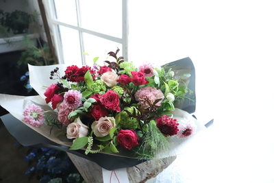 ＜５月１日〜６日発送＞明るめピンクアレンジM