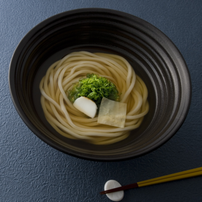 【つるとんたん】 かけつゆのおうどん